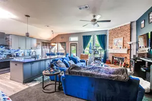 805 E Huitt Ln, Euless, TX 76040 - Photo 9