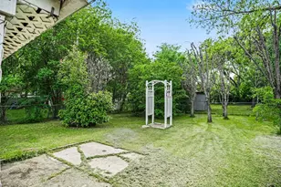 813 32nd St, Grand Prairie, TX 75050 - Photo 13