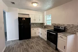 813 32nd St, Grand Prairie, TX 75050 - Photo 7