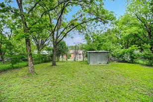 813 32nd St, Grand Prairie, TX 75050 - Photo 15