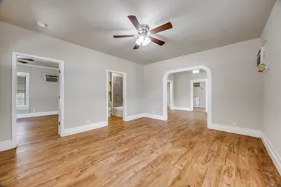 913 W Day Street, Denison, TX 75020 - Photo 3