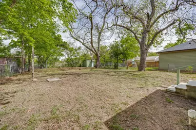 913 W Day Street, Denison, TX 75020 - Photo 19