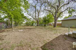 913 W Day St, Denison, TX 75020 - Photo 19