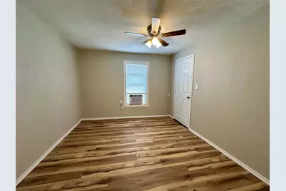 500 W Lone Star Avenue, Cleburne, TX 76033 - Photo 9