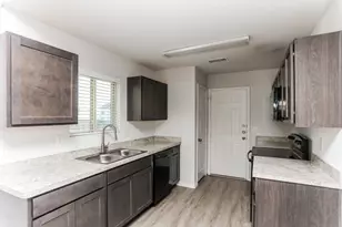 1405 Mark Ln, Ennis, TX 75119 - Photo 3