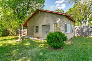 810 S Jefferson St, Irving, TX 75060 - Photo 23