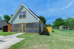 10906 Shady Oaks Dr, Runaway Bay, TX 76426 - Photo 1