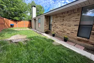 2306 Carol Good Ln, Carrollton, TX 75006 - Photo 9