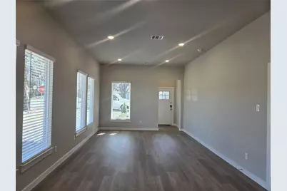 331 E Hull Street, Denison, TX 75021 - Photo 9