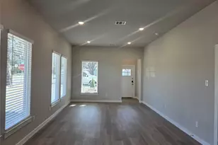 331 E Hull St, Denison, TX 75021 - Photo 9