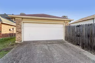 1813 Frosted Hill Dr, Carrollton, TX 75010 - Photo 3