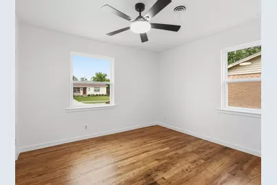 1112 Noble Avenue, Carrollton, TX 75006 - Photo 21