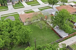 1112 Noble Ave, Carrollton, TX 75006 - Photo 3