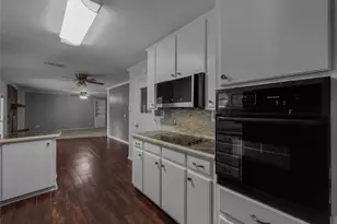 220 Cooper Dr, Hurst, TX 76053 - Photo 9