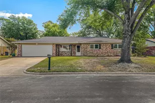 220 Cooper Dr, Hurst, TX 76053 - Photo 3