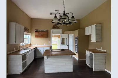 280 W 4th Street, Crawford, TX 76638 - Photo 3