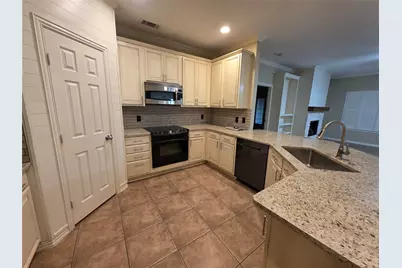 2716 Park Place, Burleson, TX 76028 - Photo 19