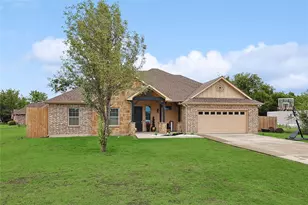 342 W Huffman St, Krum, TX 76249 - Photo 1