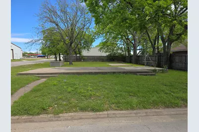 811 Hillsboro Street, Cleburne, TX 76033 - Photo 1