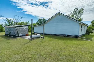 2414 E Ennis Ave, Ennis, TX 75119 - Photo 9