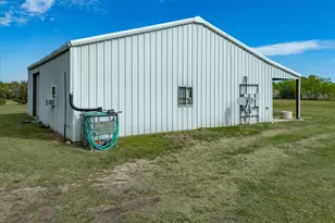 2414 E Ennis Ave, Ennis, TX 75119 - Photo 7