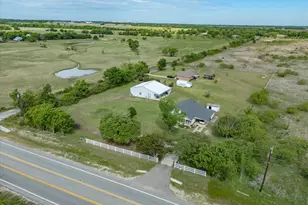 2414 E Ennis Ave, Ennis, TX 75119 - Photo 31