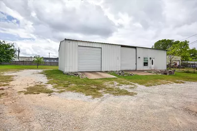 721 Comanche Cove Drive, Granbury, TX 76048 - Photo 5
