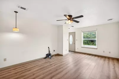 721 Comanche Cove Drive, Granbury, TX 76048 - Photo 11