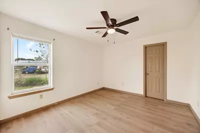 721 Comanche Cove Drive, Granbury, TX 76048 - Photo 17