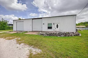 721 Comanche Cove Dr, Granbury, TX 76048 - Photo 5