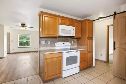 721 Comanche Cove Drive, Granbury, TX 76048 - Photo 15