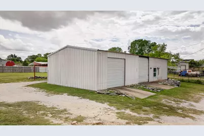 721 Comanche Cove Drive, Granbury, TX 76048 - Photo 3