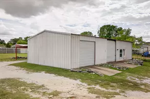 721 Comanche Cove Dr, Granbury, TX 76048 - Photo 3