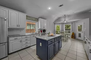 2514 Mustang Dr, Arlington, TX 76001 - Photo 9