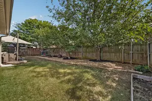 2514 Mustang Dr, Arlington, TX 76001 - Photo 5