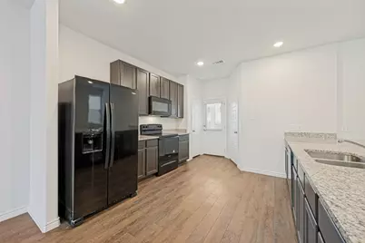 5569 Willamette Drive, Fort Worth, TX 76119 - Photo 11