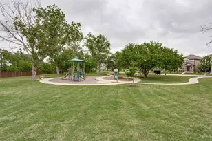 5569 Willamette Dr, Fort Worth, TX 76119 - Photo 5