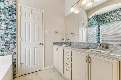 8233 Delafield Drive, Fort Worth, TX 76131 - Photo 23