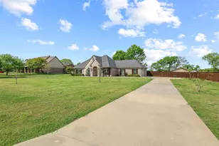 408 Seasons W, Sherman, TX 75092 - Photo 3