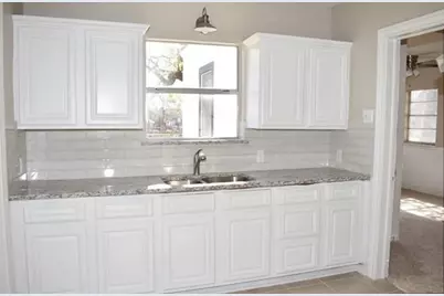 4900 Morris Avenue, Fort Worth, TX 76103 - Photo 9