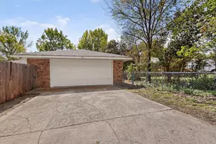 213 Gregory Dr, DeSoto, TX 75115 - Photo 33