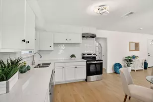 2424 Cloverdale St, Arlington, TX 76010 - Photo 5