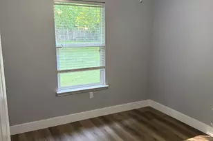 1004 Sanders St, Bowie, TX 76230 - Photo 5