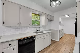 216 Texas Ave, Hewitt, TX 76643 - Photo 7