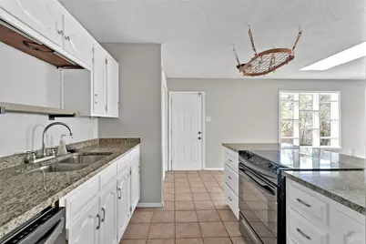 6104 Kelly Elliott Road, Arlington, TX 76001 - Photo 13