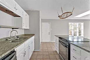 6104 Kelly Elliott Rd, Arlington, TX 76001 - Photo 13