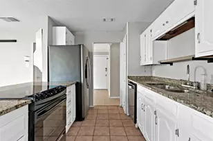 6104 Kelly Elliott Rd, Arlington, TX 76001 - Photo 15