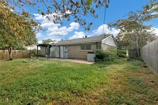 6104 Kelly Elliott Rd, Arlington, TX 76001 - Photo 3
