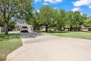 218 Granada Calle St, Granbury, TX 76049 - Photo 3