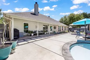 218 Granada Calle St, Granbury, TX 76049 - Photo 11